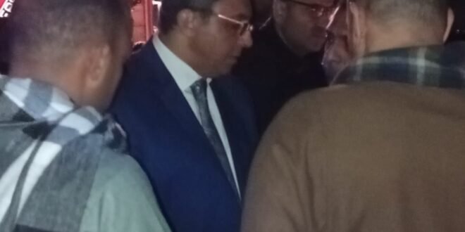 محافظ قنا يتابع ميدانيا حادث انقلاب ميكروباص بقرية الجبلاو