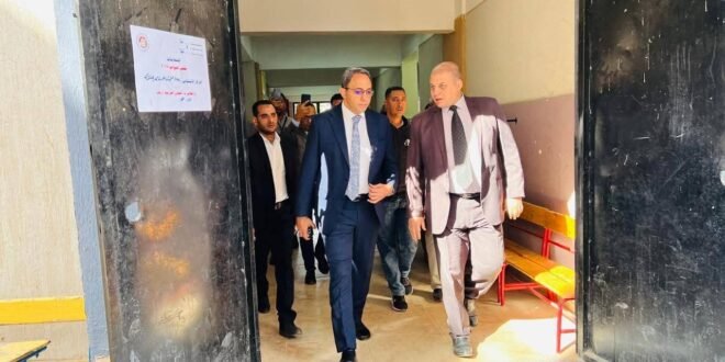 محافظ قنا يتفقد مقار اللجان الانتخابية