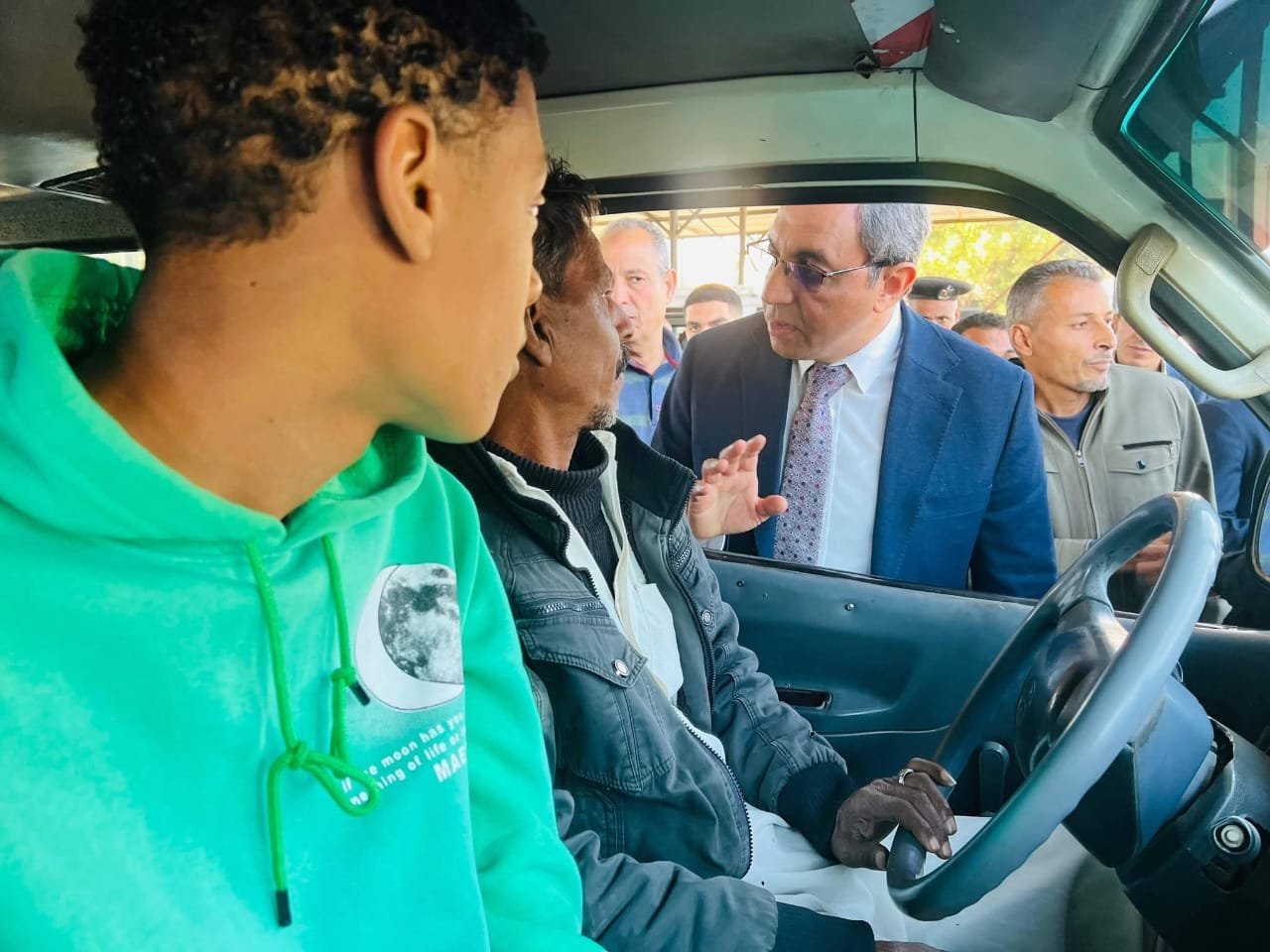 محافظ قنا يشن حملة مفاجئة على موقفي دندرة ونقادة