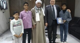 وكيل تعليم قنا يكرم طالبين بعد فوزهما بالذهبية