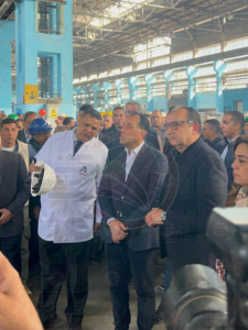 رئيس الوزراء ووزراء النقل والكهرباء