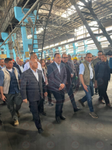 رئيس الوزراء يفتتح خطًا جديدًا لإنتاج السلك بمصنع الألومنيوم