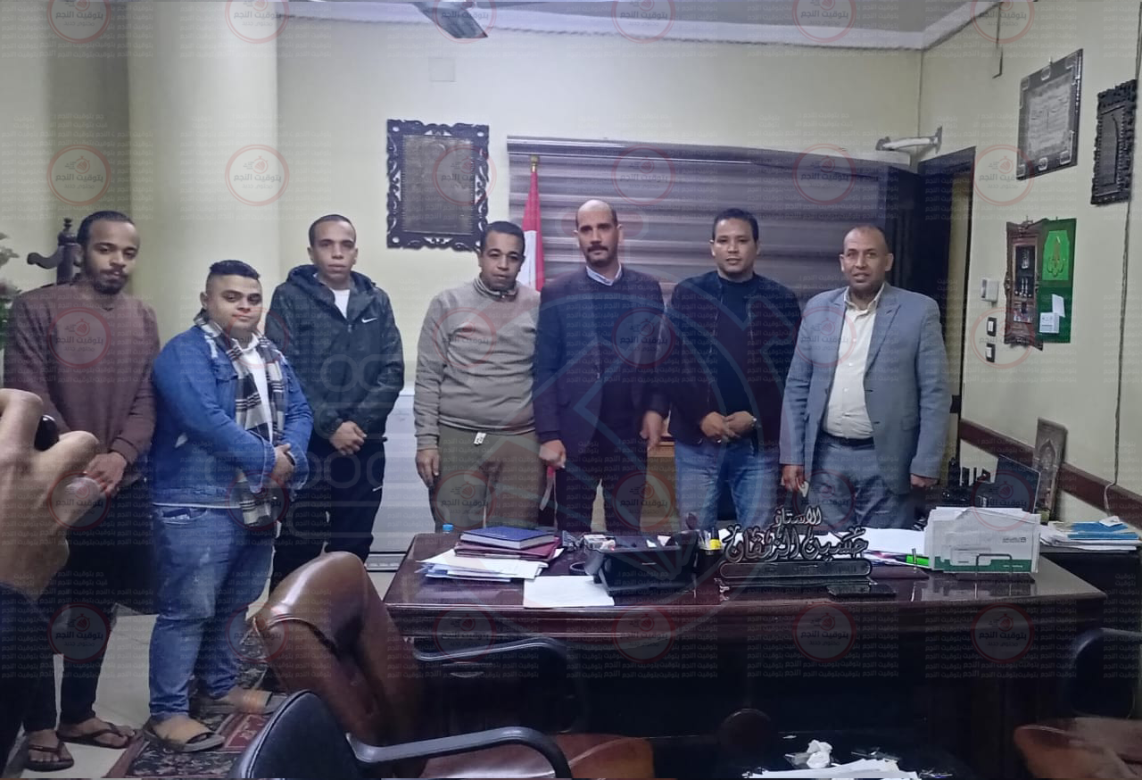 حسين الزمقان وعمال مطعم الطعمية