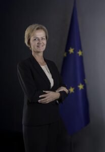 السفيرة أنجلينا إيخورست