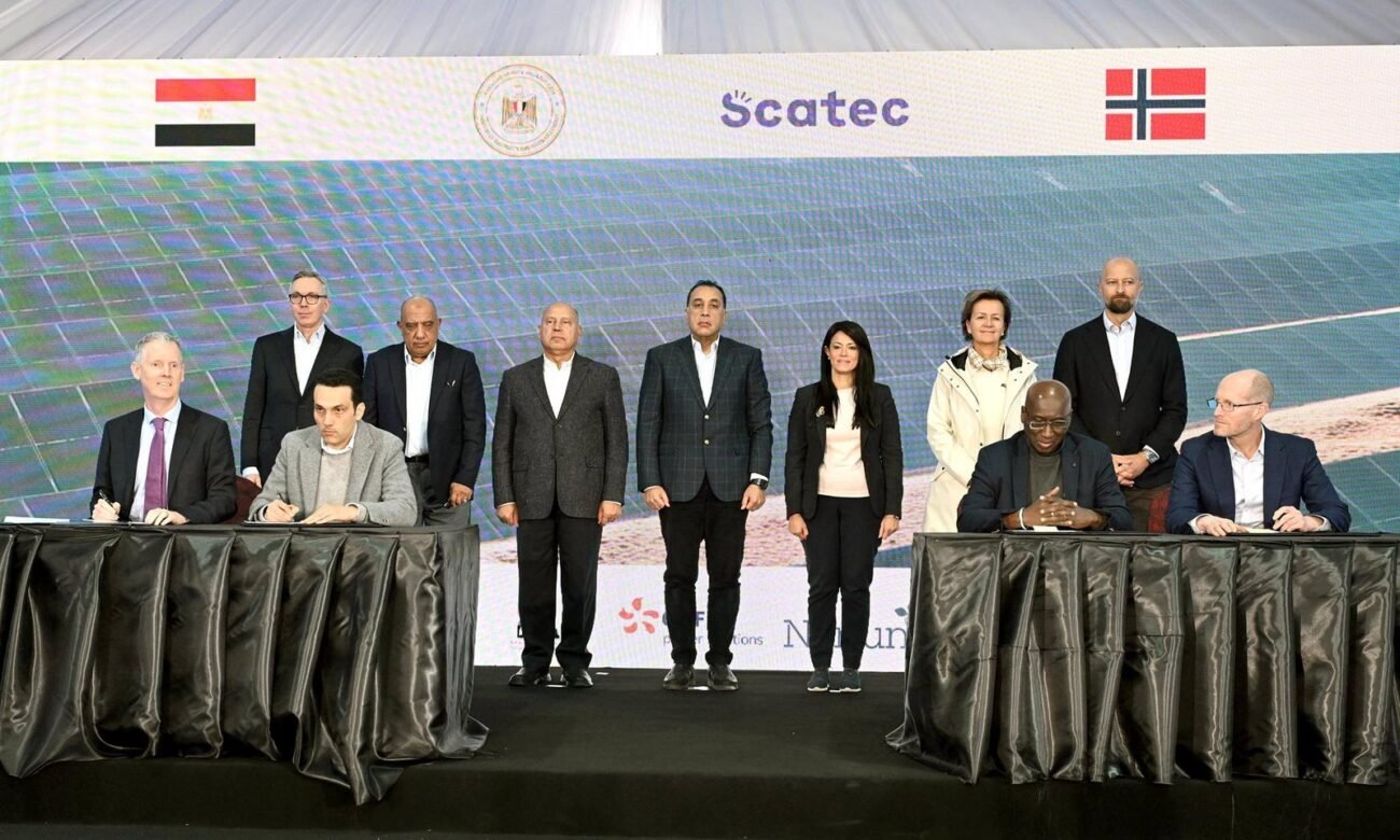 رئيس الوزراء يفتتح مشروع محطة طاقة شمسية بنجع حمادي