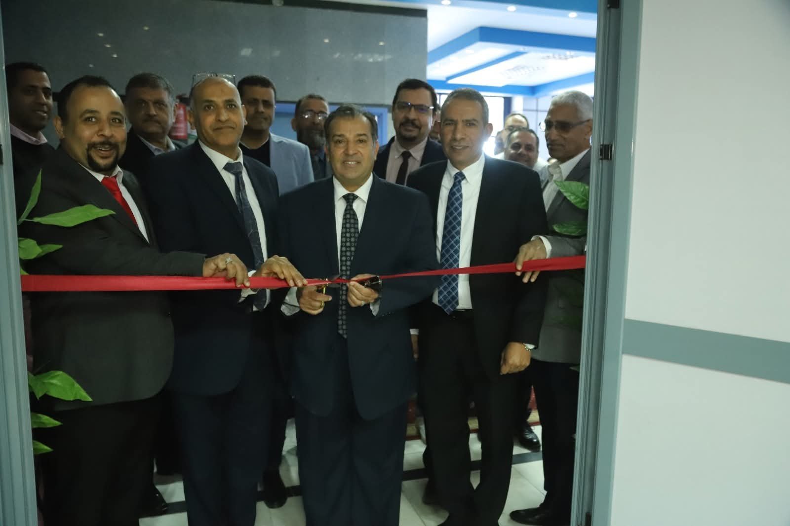 رئيس جامعة قنا يفتتح قسم طب وجراحة العيون