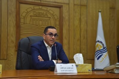 وزير الاستثمار خلال لقائه مستثمري قنا