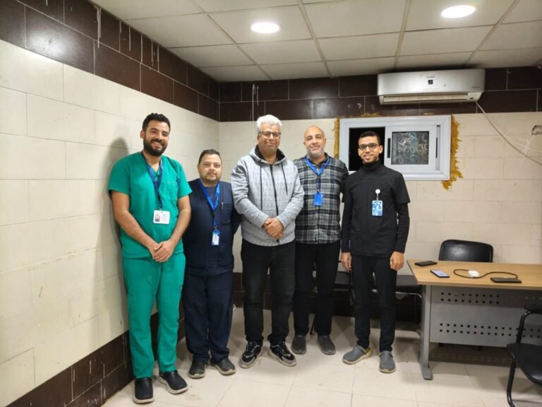 الفريق الطبي بمستشفى قنا العام