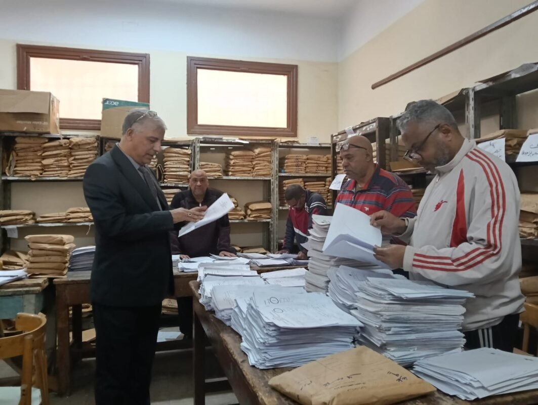 تعليم قنا يواصل مراجعة كنترول الشهادة الإعدادية