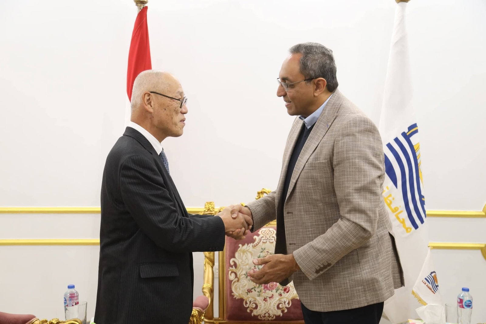 محافظ قنا والسفير الياباني