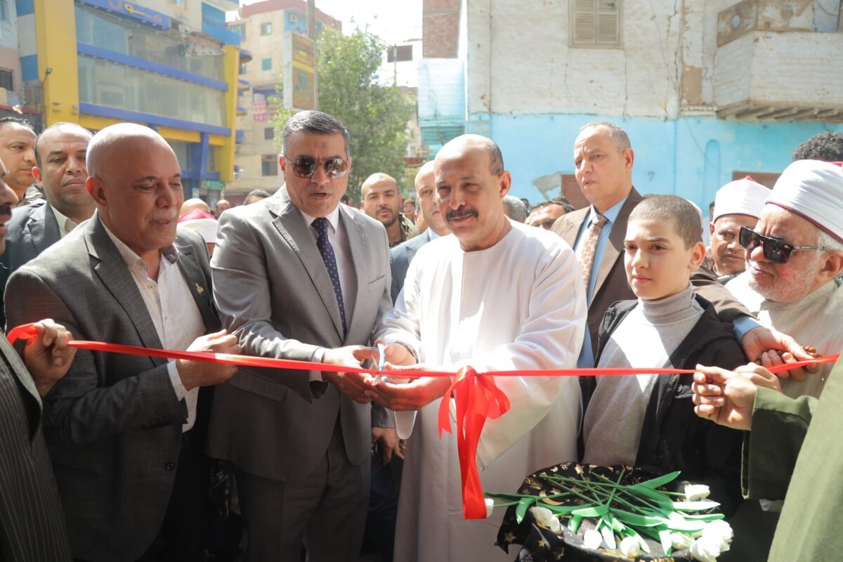 محافظ قنا يفتتح "المسجد العتيق"