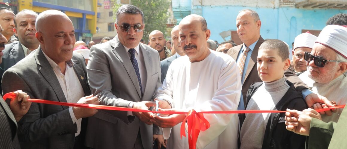 محافظ قنا يفتتح "المسجد العتيق"