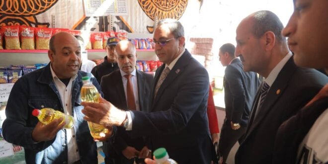 محافظ قنا يفتتح معرض «أهلًا رمضان»