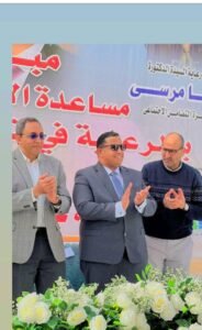 محافظ قنا يُسلم عقود تقنين الأراضي لـ100 أسرة