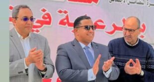 محافظ قنا يُسلم عقود تقنين الأراضي لـ100 أسرة