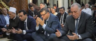 محافظ قنا يؤدي صلاة عيد الفطر