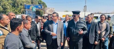 محافظ قنا يتابع سير العمل بمجمع المواقف