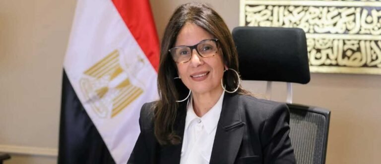 الدكتورة جيهان زكي، وزيرة الثقافة