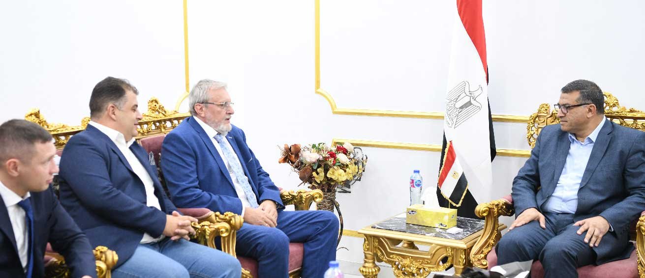 محافظ قنا يستقبل القنصل العام الروسي