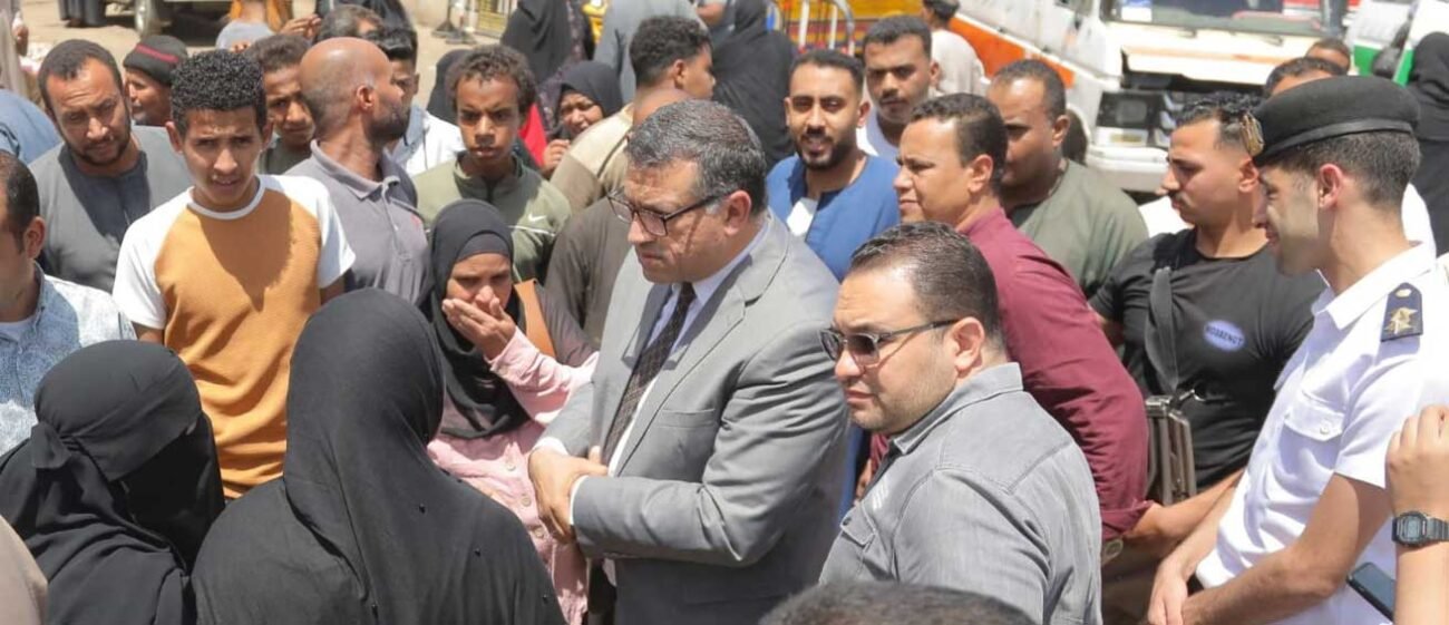 محافظ قنا يتابع مجمع المواقف