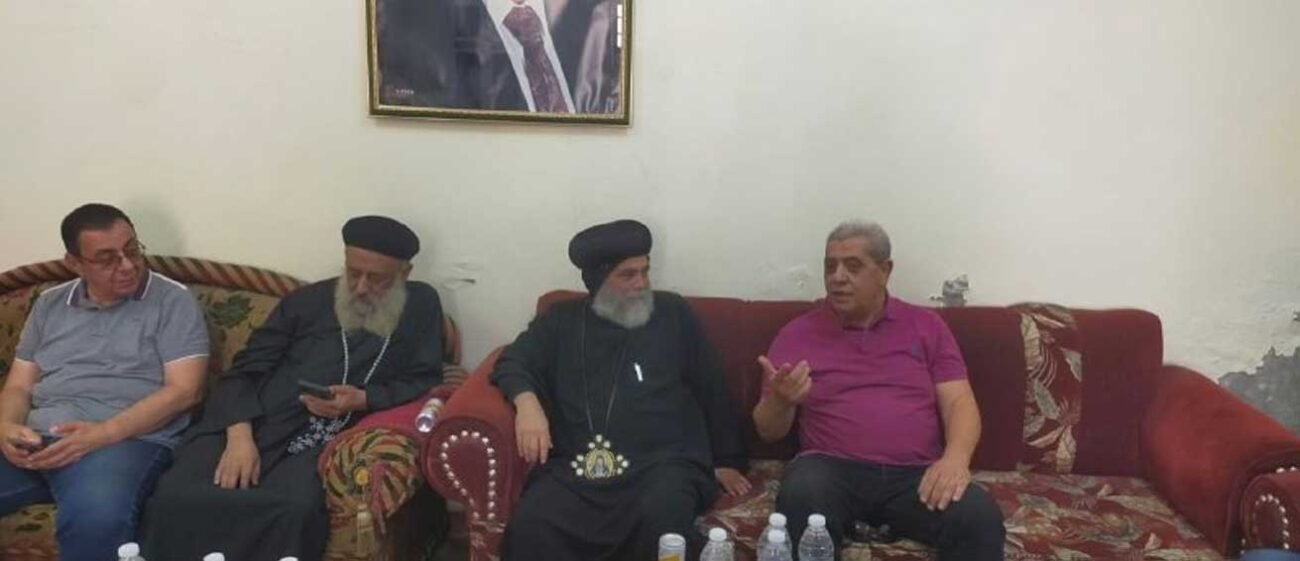 الأنبا بضابا يزور منزل شيخ الإذاعيين فهمي عمر