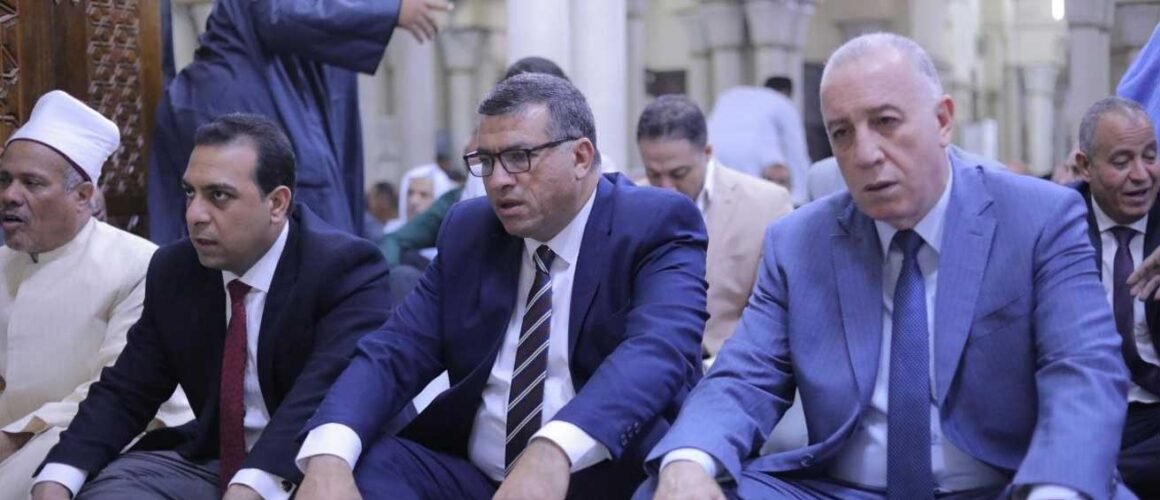 محافظ قنا يؤدي صلاة عيد الأضحى المبارك