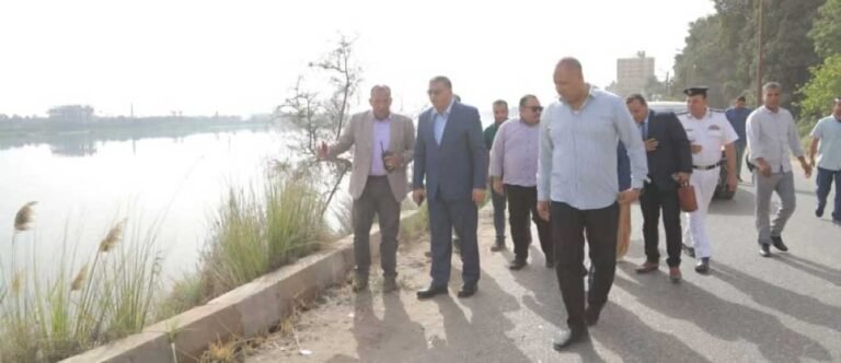محافظ قنا يتفقد هبوط ارضي