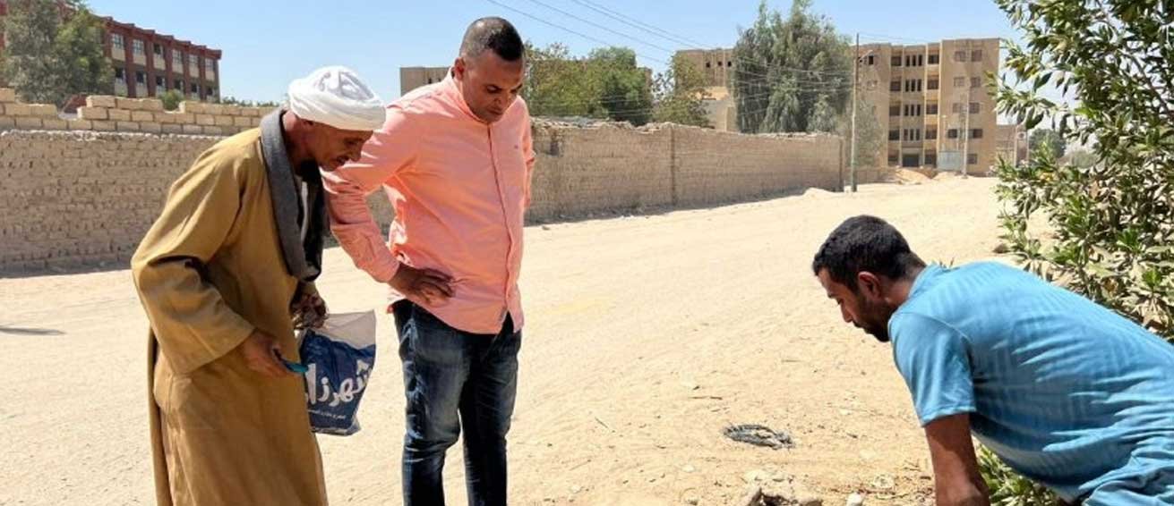 مدير مياه نجع حمادي يتفقد قرية البطحة