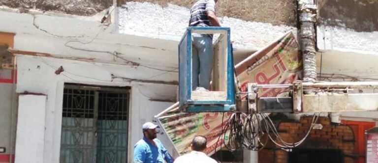 إزالة الإعلانات المخالفة بقنا