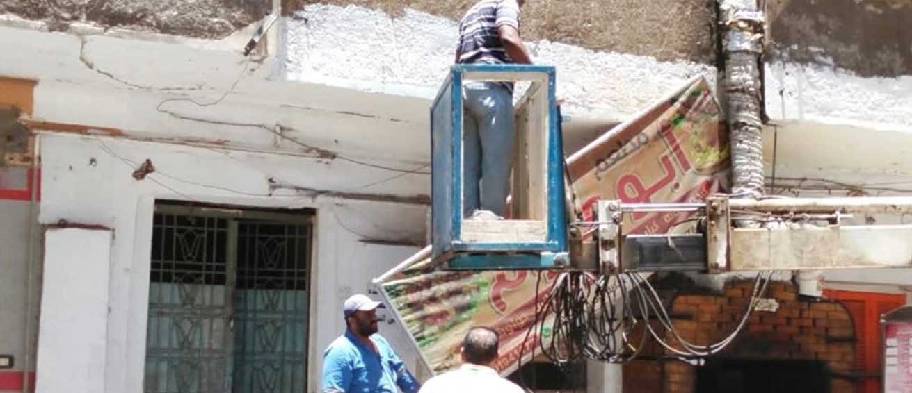 إزالة الإعلانات المخالفة بقنا