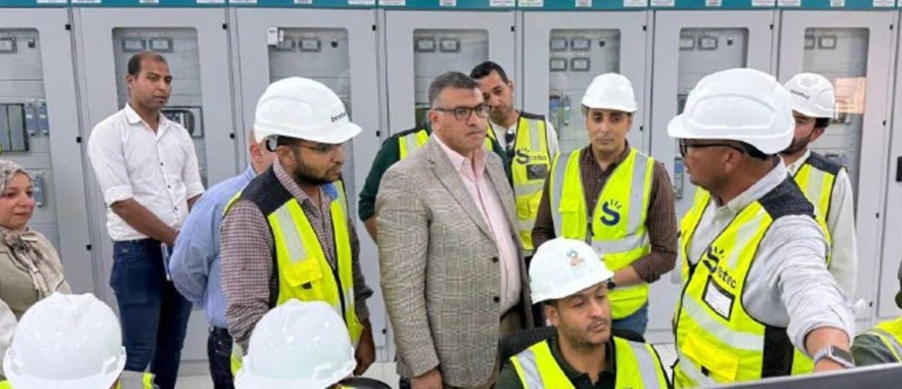 محافظ قنا يتفقد مشروع أوبليسك