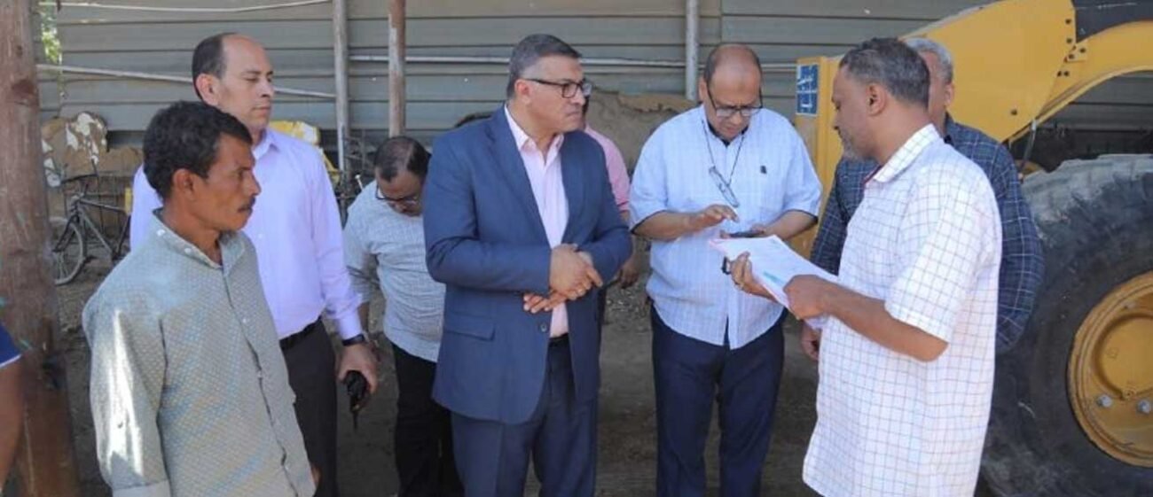 محافظ قنا يوجه بإزالة الإشغالات والباعة الجائلين من شوارع دشنا