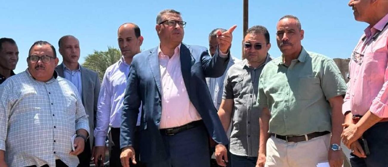محافظ قنا يتفقد موقع إنشاء مدرسة جديدة بفاو بحري