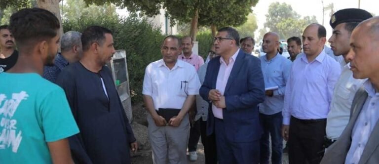محافظ قنا يتفقد مشروعات رصف وتطوير الطرق بدشنا