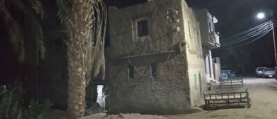 إخلاء منزل آيل للسقوط في قنا